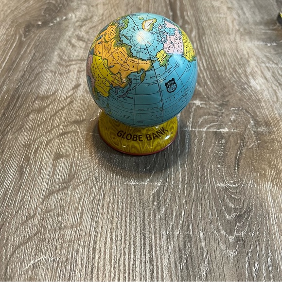 Vintage Metal Globe Piggy Bank - Picture 1 of 4
